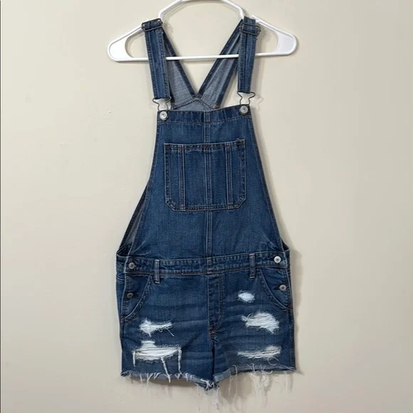 American Eagle Tomgirl Shortall Denim Blue Distressed Overalls Size Medium - Picture 2 of 11